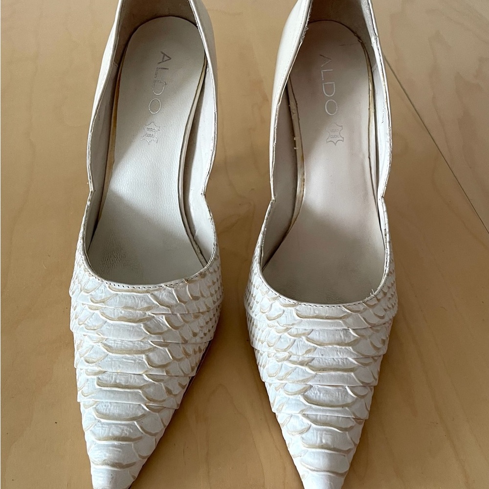 Elegant Cream High Heels - Picture 2 of 4